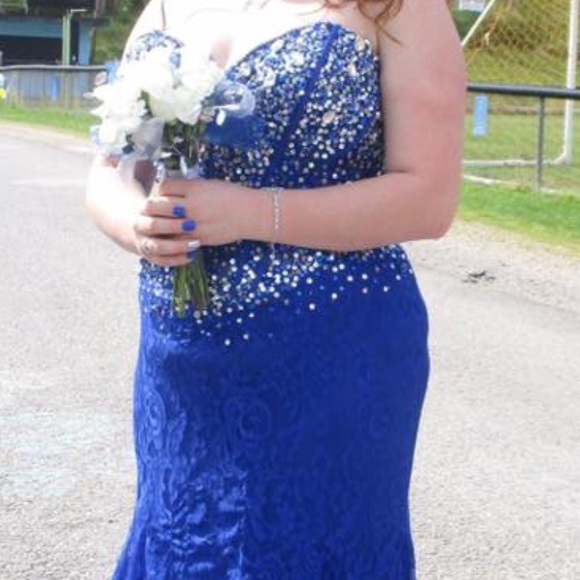 Prom dress need gone! - Picture 4 of 4
